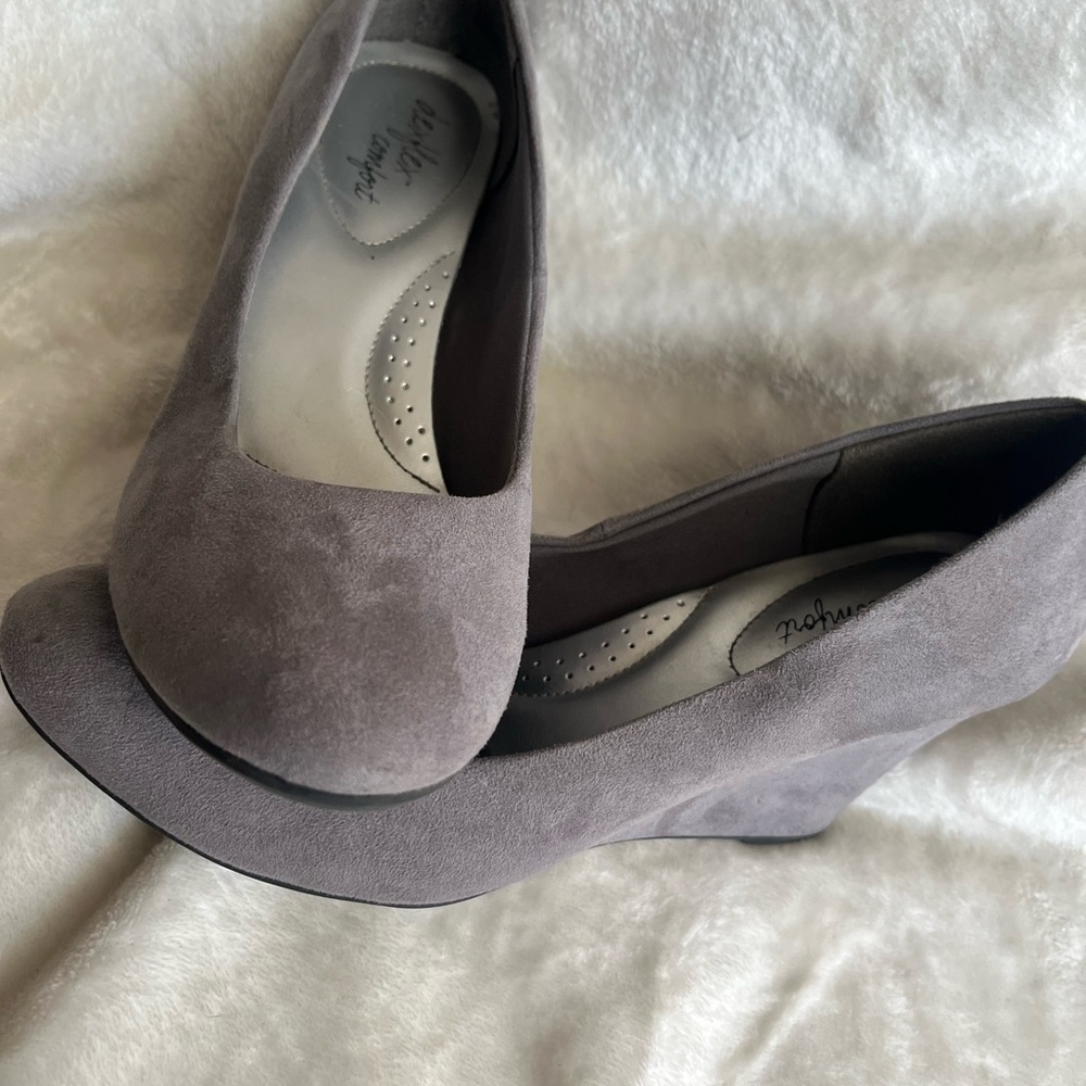 Dexflex Comfort Taupe Suede Wedge Pumps